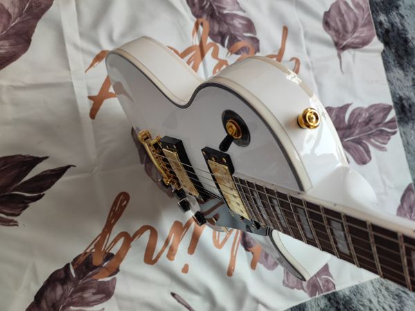 beginner professional playing electric guitar special package 
beginner professional playing electric guitar special package