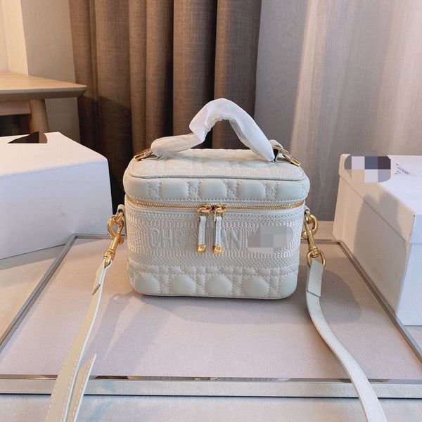 luxurys designers bag 2021 new box, make-up rhombic chain hand messenger bag, fashionable women's bag, friction cattle leather bag ysj
luxurys designers bag 2021 new box, make-up rhombic chain hand messenger bag, fashionable women's bag, friction cattle leather bag ysj