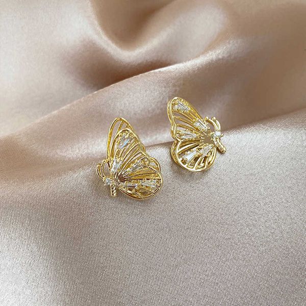 925 silver needle zircon three-dimensional butterfly new fashion girl heart earrings simple cold wind earrings for women
925 silver needle zircon three-dimensional butterfly new fashion girl heart earrings simple cold wind earrings for women