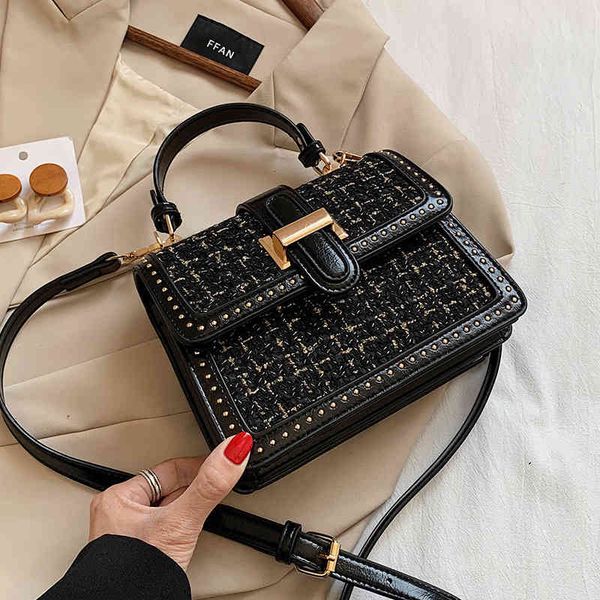 2021 autumn and winter portable small bag women's fashionable fashion single shoulder net red messenger square, Black;red
2021 autumn and winter portable small bag women's fashionable fashion single shoulder net red messenger square, Black;red