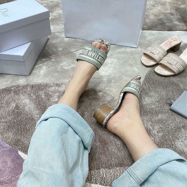 embroidered letter thick heeled slippers 2021 home d net infrared wear high heeled sandals weave one foot pedal slippers women's shoes, Black
embroidered letter thick heeled slippers 2021 home d net infrared wear high heeled sandals weave one foot pedal slippers women's shoes, Black