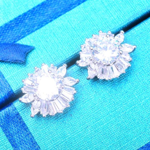 stud unique gorgeous white cubic zirconia earrings weddling jewelry for women classic gift ea079, Golden;silver
stud unique gorgeous white cubic zirconia earrings weddling jewelry for women classic gift ea079, Golden;silver