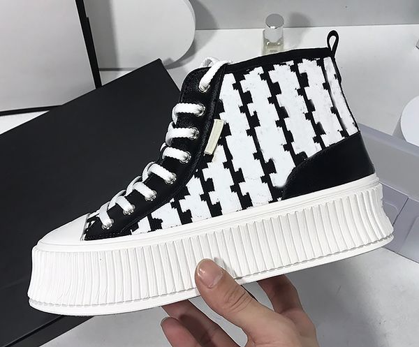 women's 2021 designer luxury black white fashion short boots spring and autumn lace-up platform ankle boot
women's 2021 designer luxury black white fashion short boots spring and autumn lace-up platform ankle boot