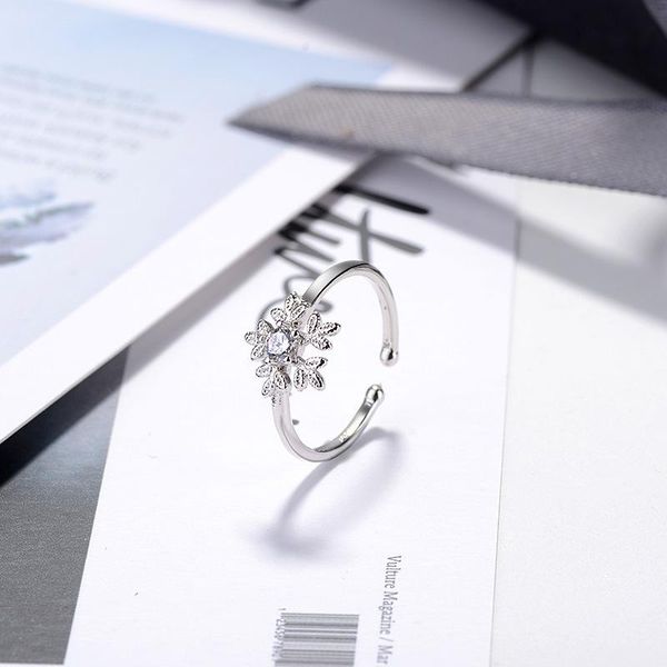 cluster rings luxury female snowflake ring fashion silver color crystal zircon stone vintage flower wedding for women, Golden;silver
cluster rings luxury female snowflake ring fashion silver color crystal zircon stone vintage flower wedding for women, Golden;silver