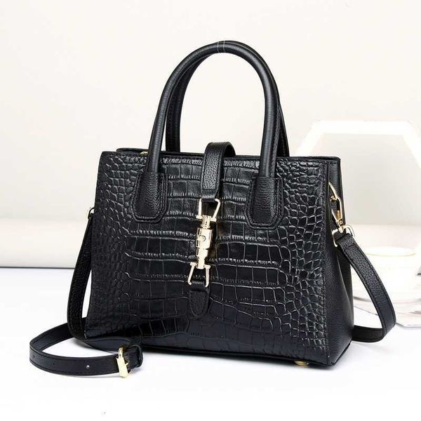 luxury handbags leather women's 2021 versatile hand layer cowhide single shoulder msenger bag diana bag 6061
luxury handbags leather women's 2021 versatile hand layer cowhide single shoulder msenger bag diana bag 6061