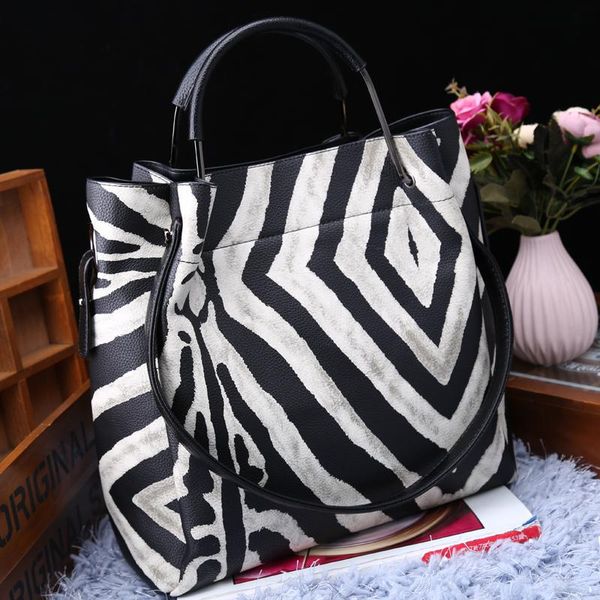 evening bags large capacity leather handbags 2021 fashion zebra pattern portable casual leopard bag shoulder messenger tote
evening bags large capacity leather handbags 2021 fashion zebra pattern portable casual leopard bag shoulder messenger tote