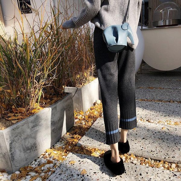 women's pants & capris women 2021 autumn winter korean style knitted female casual mid waist striped trousers ladies loose ankle-length, Black;white
women's pants & capris women 2021 autumn winter korean style knitted female casual mid waist striped trousers ladies loose ankle-length, Black;white