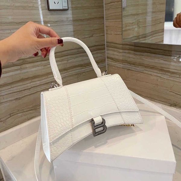 2021 new hourglass portable oblique bag fashion leisure women's crocodile zly 
2021 new hourglass portable oblique bag fashion leisure women's crocodile zly