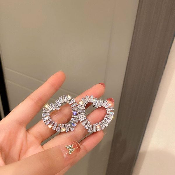 stud sparkling zircon inlaid heart shaped big earrings for women hollow geometric simple fashion 2021 jewelry, Golden;silver
stud sparkling zircon inlaid heart shaped big earrings for women hollow geometric simple fashion 2021 jewelry, Golden;silver