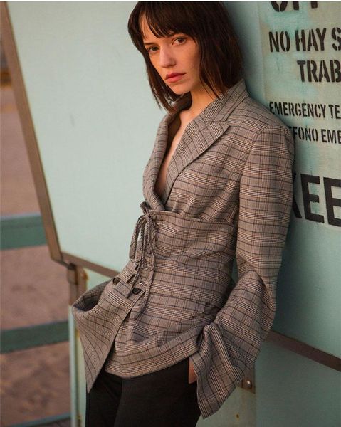 women's suits & blazers runway 2021 early spring fashion british retro asymmetric hem waist slim plaid small suit jacket high quality, White;black
women's suits & blazers runway 2021 early spring fashion british retro asymmetric hem waist slim plaid small suit jacket high quality, White;black