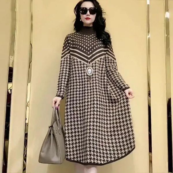women's sweaters l-6xl fashion mother autumn and winter clothes sweater dress fat long knitted pullover female 2021, White;black
women's sweaters l-6xl fashion mother autumn and winter clothes sweater dress fat long knitted pullover female 2021, White;black