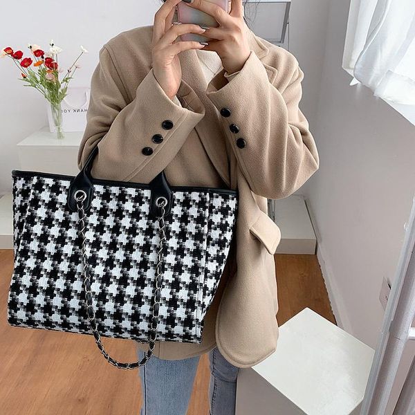evening bags 2021 autumn and winter trend simple handbag large capacity european american fashion wild single shoulder tote
evening bags 2021 autumn and winter trend simple handbag large capacity european american fashion wild single shoulder tote