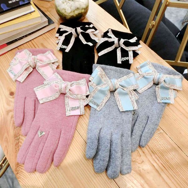 gloves south korea' autumn and winter thickened cashmere warm letter bow touch screen double layer female ring finger, Blue;gray
gloves south korea' autumn and winter thickened cashmere warm letter bow touch screen double layer female ring finger, Blue;gray