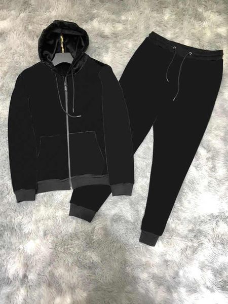 20fw men women tracksuits hoodie + joggers suits with letter printed tracksuit sets with reflective strip size -3xl, Gray
20fw men women tracksuits hoodie + joggers suits with letter printed tracksuit sets with reflective strip size -3xl, Gray