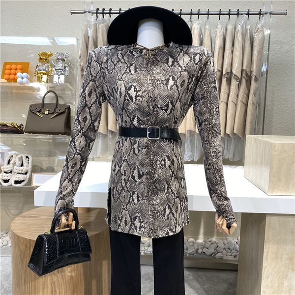niche design 2021 send belt cleft manga fashion retro snakeskin bottom impression top, White
niche design 2021 send belt cleft manga fashion retro snakeskin bottom impression top, White