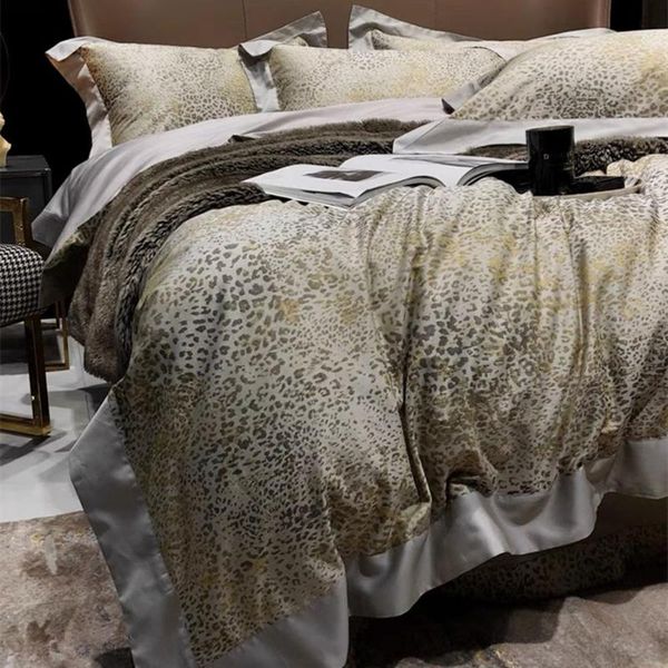 bedding sets high-end light luxury yarn-dyed jacquard leopard print 4-piece cotton quilt cover bed
bedding sets high-end light luxury yarn-dyed jacquard leopard print 4-piece cotton quilt cover bed