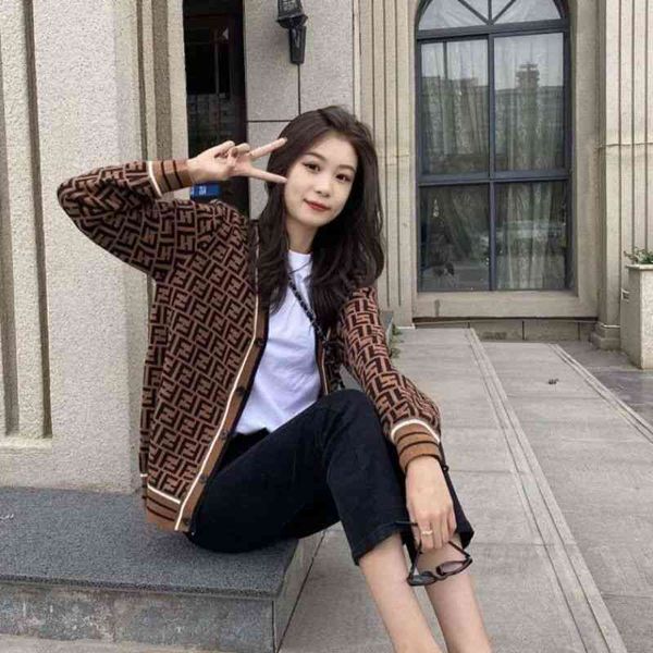 double f letter v-neck knitted long sleeve coat vintage pullover sweater 2021 spring new women's cardigan, White;black
double f letter v-neck knitted long sleeve coat vintage pullover sweater 2021 spring new women's cardigan, White;black
