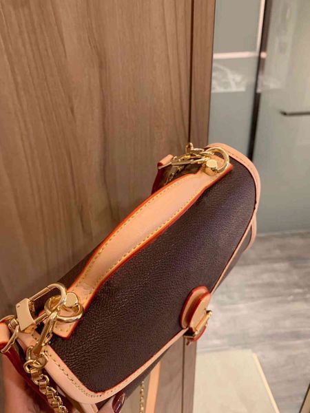 womens fashion nicolas shoulder bag lady postman leather classic modern wallet handbag
womens fashion nicolas shoulder bag lady postman leather classic modern wallet handbag