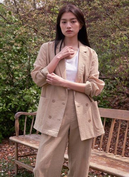 women's suits & blazers women coat two-color simple profile double-breasted pleated large pocket blazer, White;black
women's suits & blazers women coat two-color simple profile double-breasted pleated large pocket blazer, White;black