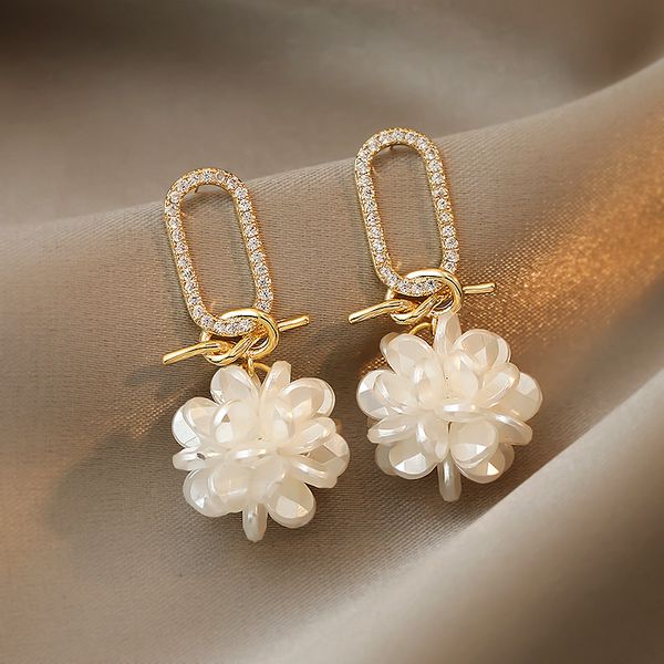 new trendy light luxury niche design white petal studs ear charm lady geometric gold earrings jewelry unusual gifts for women girls, Golden
new trendy light luxury niche design white petal studs ear charm lady geometric gold earrings jewelry unusual gifts for women girls, Golden
