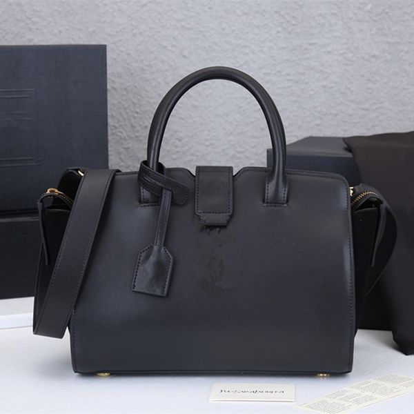 designer handbags classic sac de jour baby in grained leather doulbe handle luxury tote bags adustable straps shoulder crossbody gold buckle
designer handbags classic sac de jour baby in grained leather doulbe handle luxury tote bags adustable straps shoulder crossbody gold buckle
