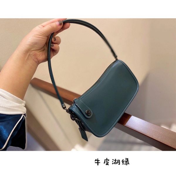 wind new lock mahjong kou family foreign style fashionable solid color armpit bag valentine's day leisure handbag
wind new lock mahjong kou family foreign style fashionable solid color armpit bag valentine's day leisure handbag