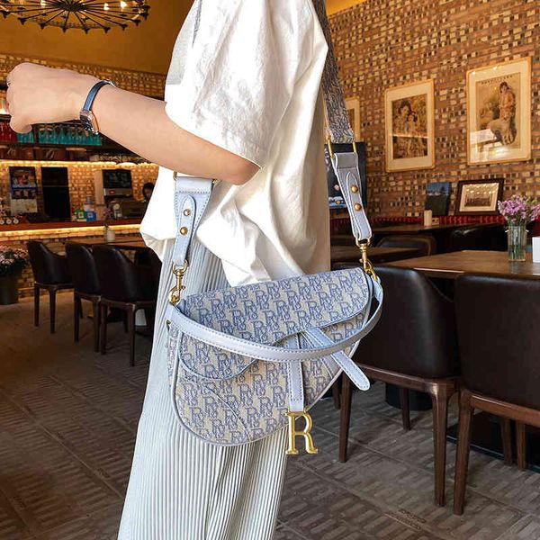 bag female 2021 new korean printed canvas portable saddle foreign style wide shoulder strap letter mobile phone messenger bag
bag female 2021 new korean printed canvas portable saddle foreign style wide shoulder strap letter mobile phone messenger bag