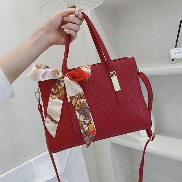 wedding bride's red bag female portable tote 2021 new high-capacity single shoulder armpit messenger bag
wedding bride's red bag female portable tote 2021 new high-capacity single shoulder armpit messenger bag