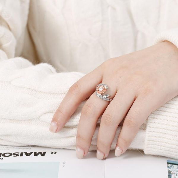 wedding rings selling fashion temperament rose two-tone flower inlaid ladies engagement ring whole sale jewelry, Slivery;golden
wedding rings selling fashion temperament rose two-tone flower inlaid ladies engagement ring whole sale jewelry, Slivery;golden