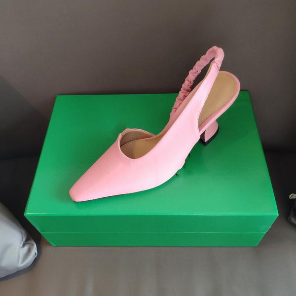 the spring/summer 2021 leather single shoes with pointed toes and chunky heels are versatile genuine dress, Black
the spring/summer 2021 leather single shoes with pointed toes and chunky heels are versatile genuine dress, Black