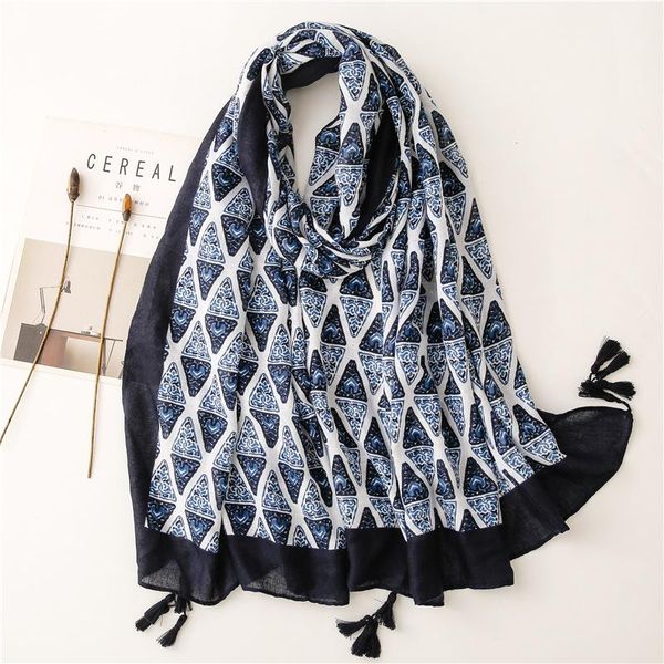 scarves 2021 autumn retro design triangle printed hijab scarf large soft cotton foulard fashion women warm beach shawl neckwear, Blue;gray
scarves 2021 autumn retro design triangle printed hijab scarf large soft cotton foulard fashion women warm beach shawl neckwear, Blue;gray