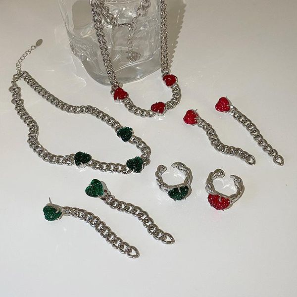 chokers minar romantic red green color heart pendant necklaces for women chunky curb chain crystal love choker necklace pendientes 2021, Golden;silver
chokers minar romantic red green color heart pendant necklaces for women chunky curb chain crystal love choker necklace pendientes 2021, Golden;silver