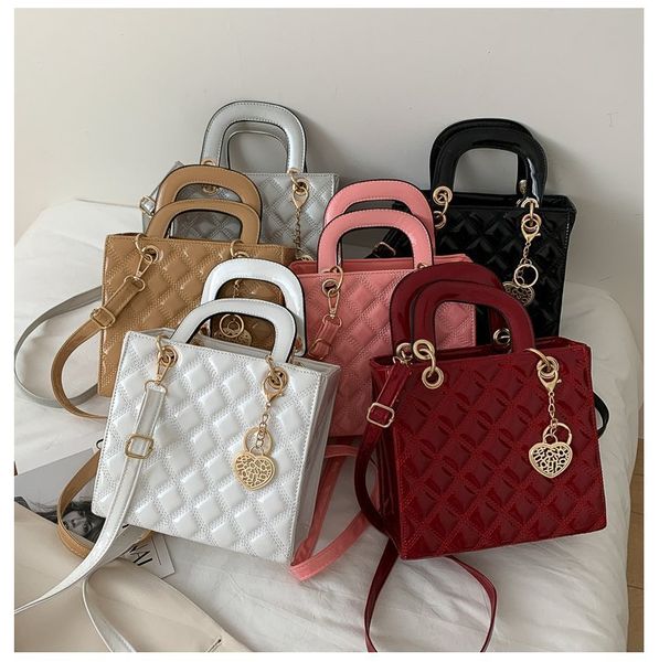 designer handbags 2021 feizibao new korean fashion net red envelope embroidery patent leather pendant single shoulder messenger women's, Red;black
designer handbags 2021 feizibao new korean fashion net red envelope embroidery patent leather pendant single shoulder messenger women's, Red;black