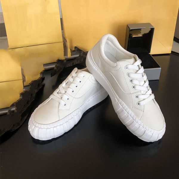 designer new fashion girl high-grade embroidered ribbon casual sports shoes women's running shoes high-quality leather rubber thickened
designer new fashion girl high-grade embroidered ribbon casual sports shoes women's running shoes high-quality leather rubber thickened