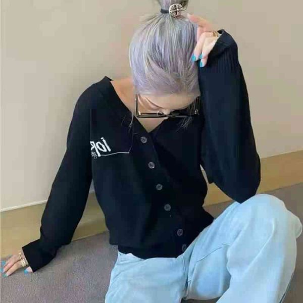 design 21 autumn new letter embroidery cardigan sweater men's women's same simple and versatile sweater, White
design 21 autumn new letter embroidery cardigan sweater men's women's same simple and versatile sweater, White