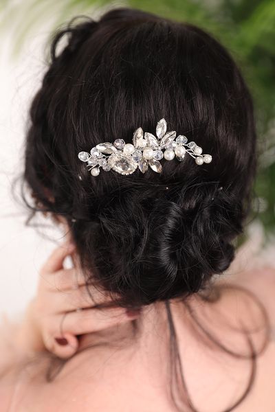 silver crystal pearl shiny rhinestones party make up women hair comb chic headdress bride fascinators for weddings
silver crystal pearl shiny rhinestones party make up women hair comb chic headdress bride fascinators for weddings