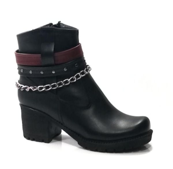 boots black. thick heel. non-slip rubber sole. waterproof. keeps warm. women's winter boots. fashion latest trend
boots black. thick heel. non-slip rubber sole. waterproof. keeps warm. women's winter boots. fashion latest trend