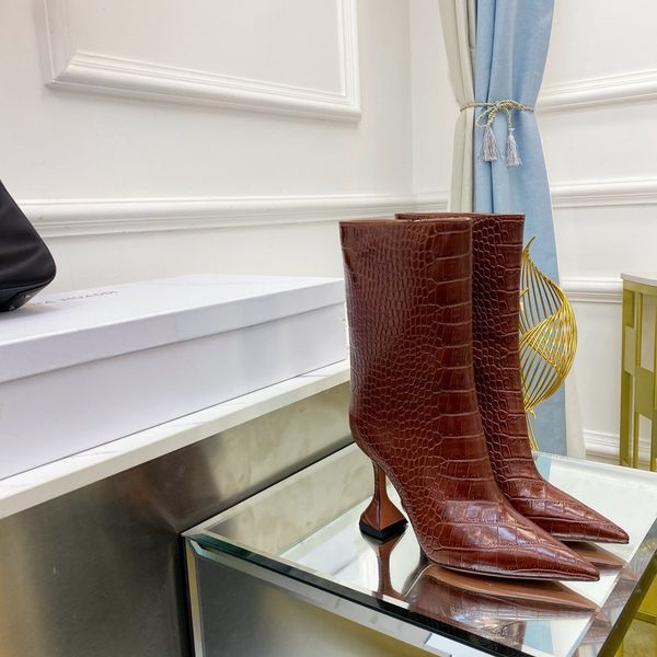 2021 new women's shoes designer crocodile leather short boots luxury and comfortable zipper casual high heels, Red;white
2021 new women's shoes designer crocodile leather short boots luxury and comfortable zipper casual high heels, Red;white