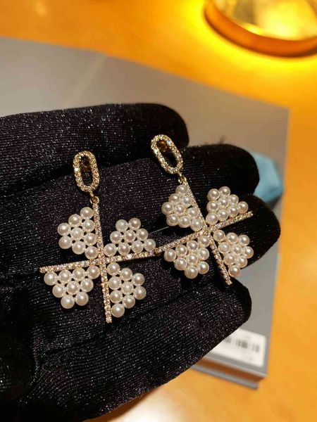 stud earrings b family caibao windmill clover micro inlaid s925 tremella nail, Golden;silver
stud earrings b family caibao windmill clover micro inlaid s925 tremella nail, Golden;silver