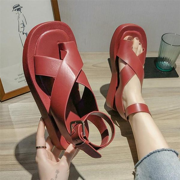 women summer sandals beach fashion flats shoes sandal non-slip flat buckle black and white 35-40
women summer sandals beach fashion flats shoes sandal non-slip flat buckle black and white 35-40