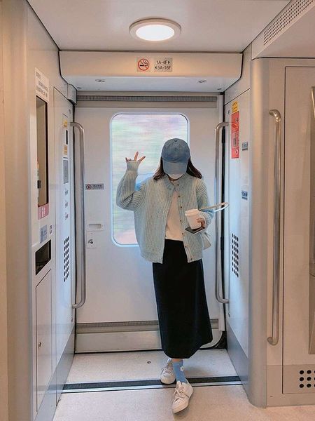 women's jackets coats soft milk blue sweater spring and autumn loose lazy wind gentle foreign style salt knitted cardigan 4ekg, Black;brown 
women's jackets coats soft milk blue sweater spring and autumn loose lazy wind gentle foreign style salt knitted cardigan 4ekg, Black;brown