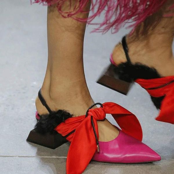 strange style wood heel women pumps brand design fur butterfly-knot decoration runway ladies slingbacks pointed toe shoes dress, Black
strange style wood heel women pumps brand design fur butterfly-knot decoration runway ladies slingbacks pointed toe shoes dress, Black
