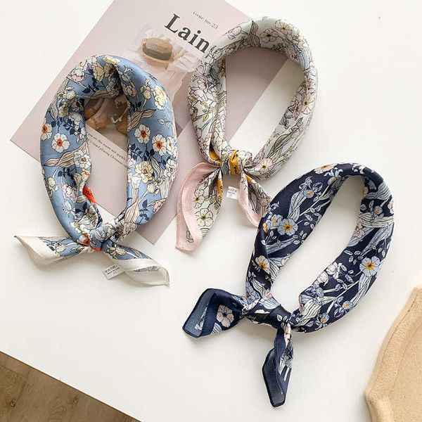 2021 spring and summer decoration korean small square female flower fashionable mulberry silk scarf, Blue;gray
2021 spring and summer decoration korean small square female flower fashionable mulberry silk scarf, Blue;gray