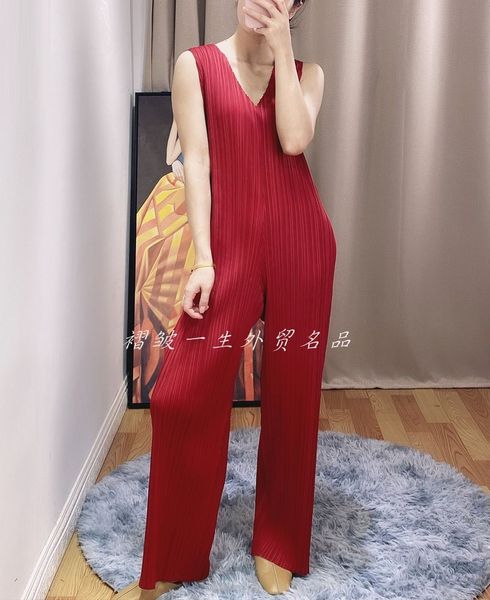shirt miyake pure color v-neck fashion fold jumpsuits wide-legged pants, White;black
shirt miyake pure color v-neck fashion fold jumpsuits wide-legged pants, White;black
