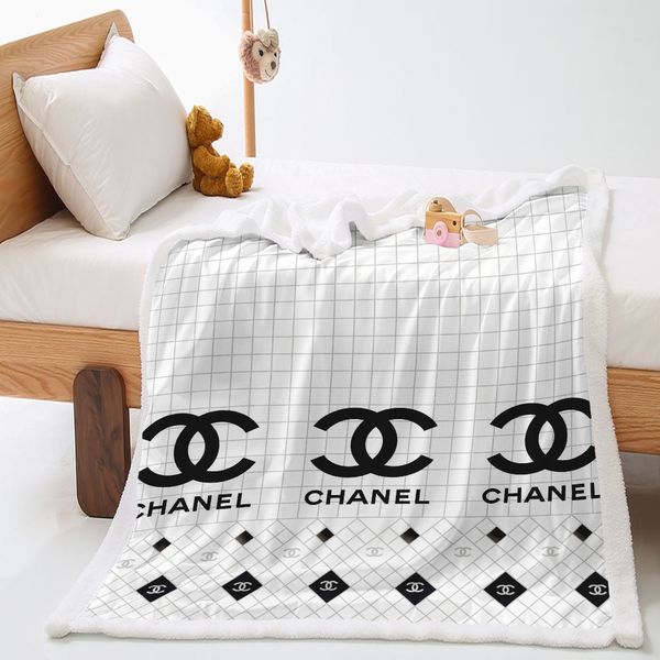 high-quality luxury design, fashion blanket, letter printing lamb wool blankets, stylish and comfortable indoor sofa to keep warm, portable
high-quality luxury design, fashion blanket, letter printing lamb wool blankets, stylish and comfortable indoor sofa to keep warm, portable