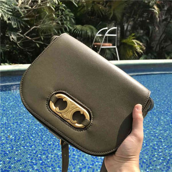 lisa's same maillon triomphe pig bag arc de triomphe hardware pig nose leather saddle bag
lisa's same maillon triomphe pig bag arc de triomphe hardware pig nose leather saddle bag