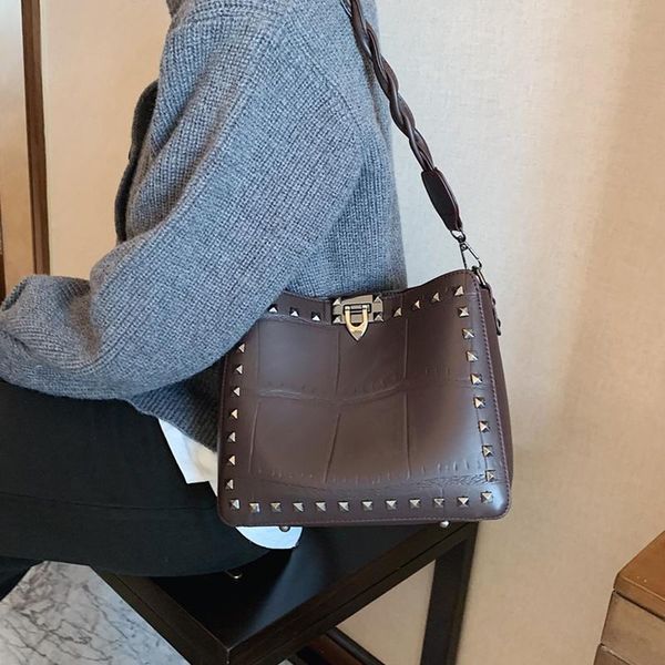 evening bags women stone pattern pu leather crossbody bag trendy rivet handbag weave shoulder strap messenger lady small retro bucket
evening bags women stone pattern pu leather crossbody bag trendy rivet handbag weave shoulder strap messenger lady small retro bucket