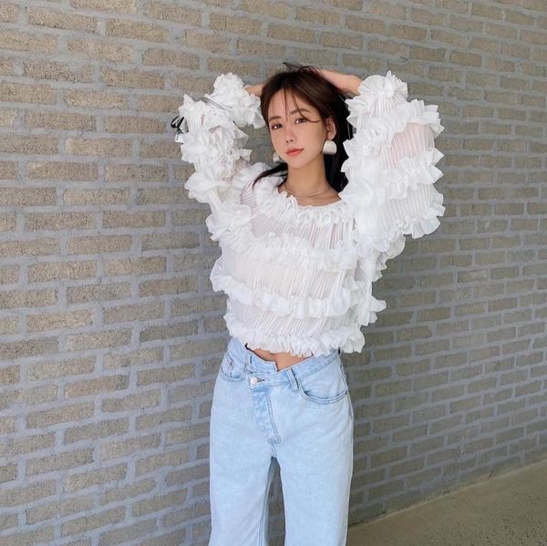 women's jackets korean east gate ins net red summer super fairy pleated layers of wooden ear edge can be off shoulder loose show thin s, Black;brown
women's jackets korean east gate ins net red summer super fairy pleated layers of wooden ear edge can be off shoulder loose show thin s, Black;brown