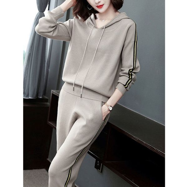 cotton fashion suit female 2021 new mother spring and autumn loose large korean sports slim sweater casual wear, Gray
cotton fashion suit female 2021 new mother spring and autumn loose large korean sports slim sweater casual wear, Gray