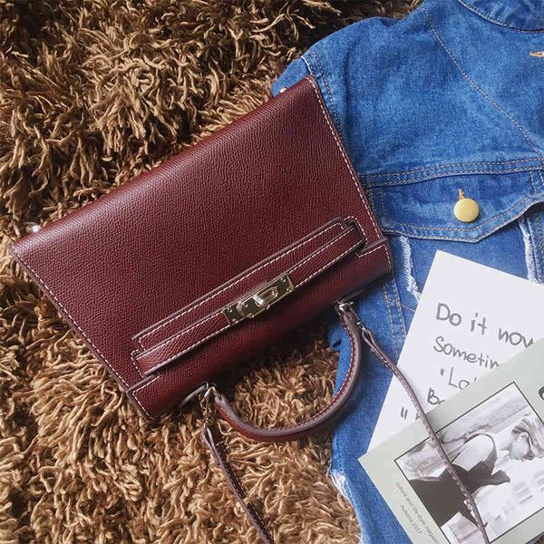 white mini autumn winter palm pattern chain kelly women's one shoulder portable messenger bag
white mini autumn winter palm pattern chain kelly women's one shoulder portable messenger bag